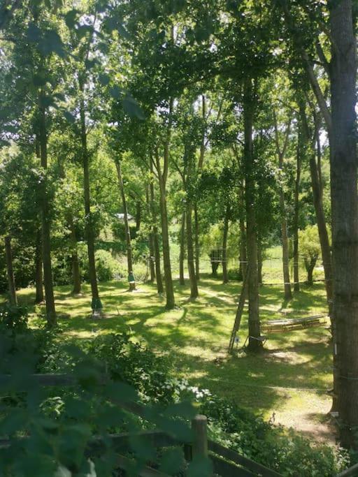 The Walnut Tree. Apartment Saint-Aulaye-Puymangou Bagian luar foto
