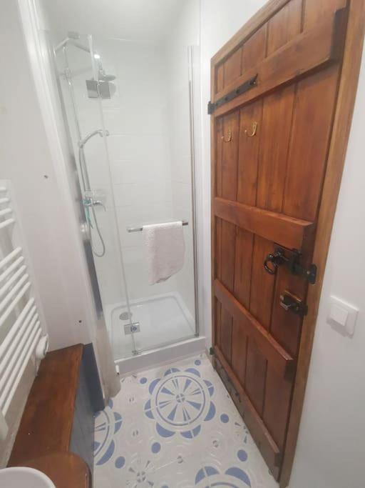 The Walnut Tree. Apartment Saint-Aulaye-Puymangou Bagian luar foto